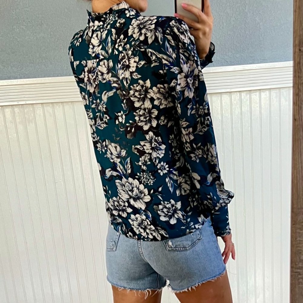 Parker Silk Green WhiteFloral Ruffle Long Sleeve V Neck Blouse Top Small - Picture 3 of 5
